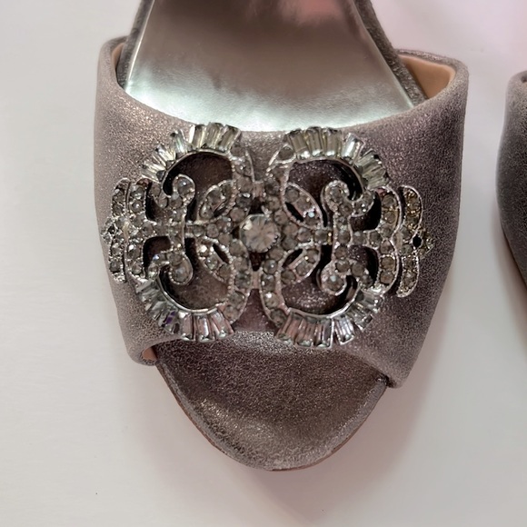 Badgley Mischka peep toe Pumps with jeweled buckle - Picture 2 of 9